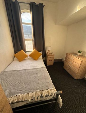 1 bedroom in a house share to rent - Photo 2