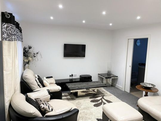 3 bedroom semi-detached house to rent - Photo 1