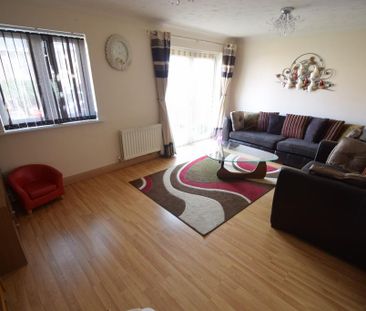 3 bedroom end of terrace house to rent - Photo 4