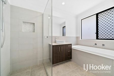 SLEEK & STYLISH NEAR NEW BUILD - GREAT SIZE BACKYARD! - Photo 5