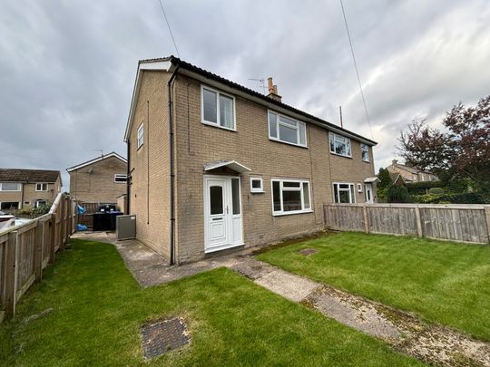 3 bedroom semi-detached house to rent - Photo 1