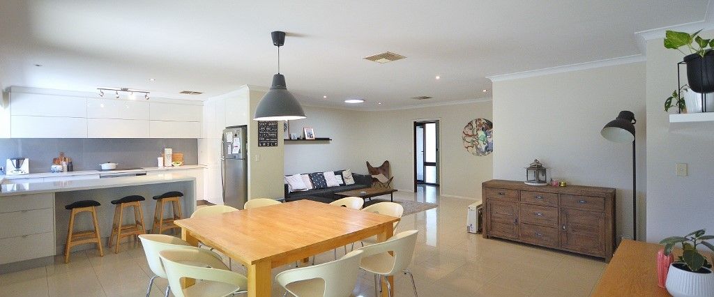 LARGE 4x2x2 FAMILY HOME IN DUNCRAIG - Photo 1