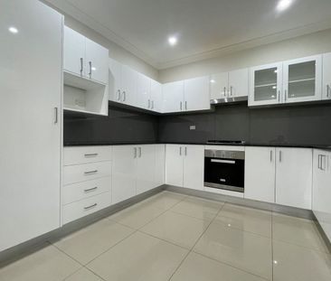 Spacious Three Bedroom Villa - Photo 6