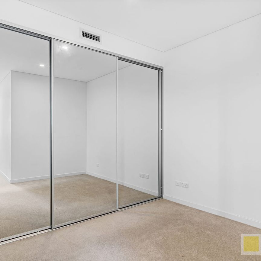 Modern 1-Bedroom, 1-Bathroom Apartment - Photo 1