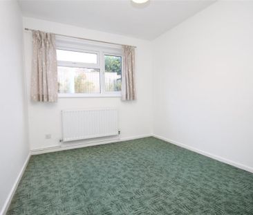 3 bedroom detached bungalow to rent - Photo 3