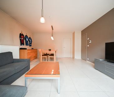 Zuidgericht appartement met twee slaapkamers en garagebox te Izegem - Photo 3