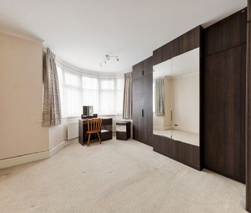 Ridgeway Gardens, Ilford, IG4 - Photo 4