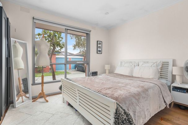 Quiet Block | Bayside Location | Walking Distance - Photo 1