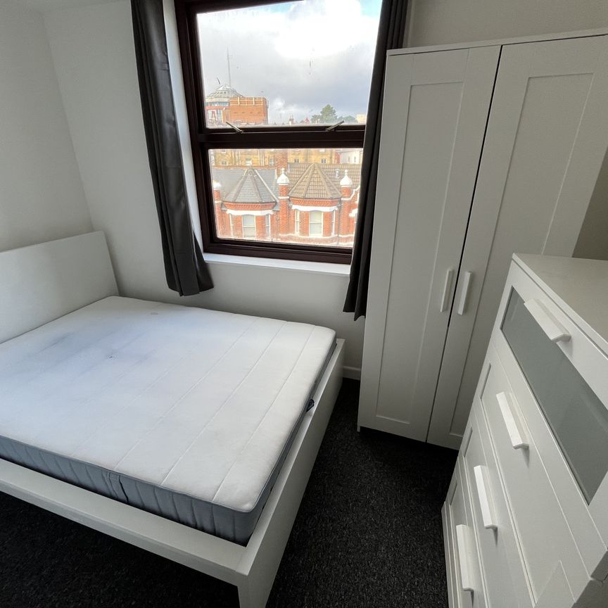 3 bed flat to rent in St Peters Road, Bournemouth, BH1 - Photo 1