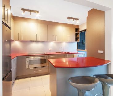 A Feel Good Family Home Amongst Leafy Serenity - Photo 1
