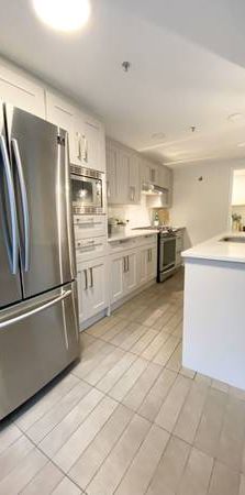 Downtown Newly Renovated Water View 2Bedroom2Bathroom+1Den apartment f - Photo 1