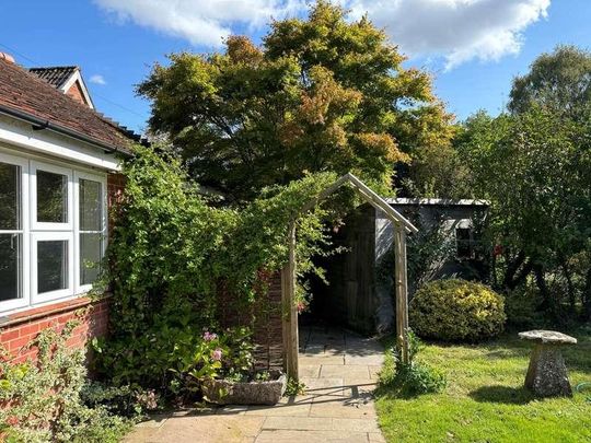 Manor Farm Cottage, Etchilhampton, SN10 - Photo 1