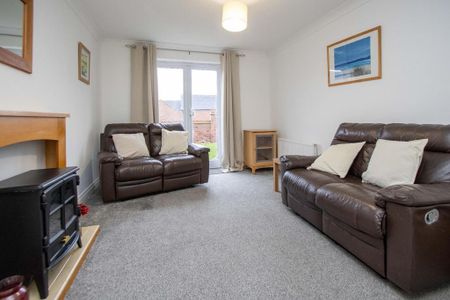 3 bedroom semi-detached house to rent - Photo 3