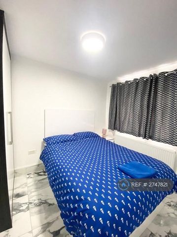 1 bedroom in a house share to rent - Photo 4