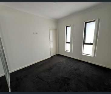 Ground floor 2 bedroom unit - Photo 4