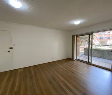 Ground Floor Unit! - Photo 1