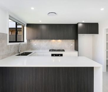 Spacious Home &vert; Ready to Move in - Photo 4