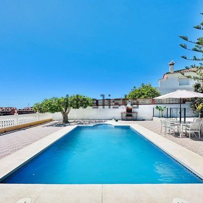 Alquiler de casa o chalet independiente en Camino del Amocafre, 34 b - Photo 1