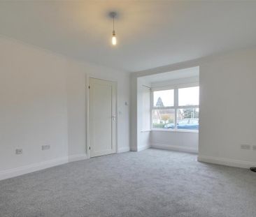 4 bedroom semi-detached house to rent - Photo 5