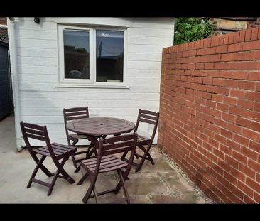 Room in a Shared House, Yew Tree Road, M14 - Photo 3
