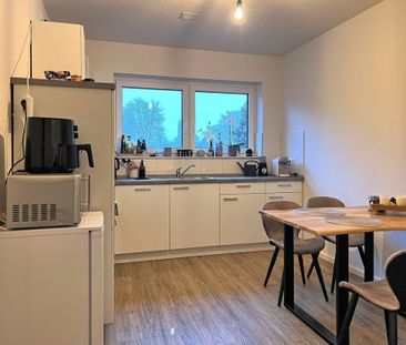 Moderne Oberwohnung mit optimaler Raumaufteilung, einer Einbauküche... - Photo 1