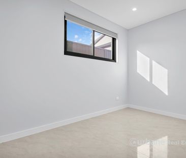 Stylish and Convenient 2-Bedroom Granny House in Guildford - Photo 2