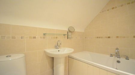 2 bedroom coach house to rent - Photo 5