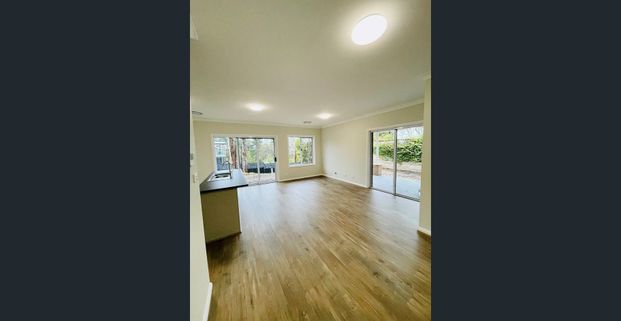 Modern 3 Bedroom Home - Photo 1