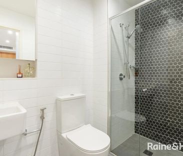 ULTRA MODERN ONE BEDROOM APARTMENT WITH DISTRICT AND WATER VIEWS! - Photo 1