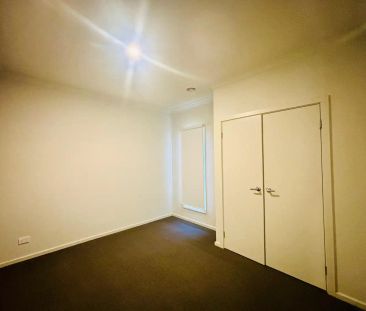 “Fantastic Family Living in Prime Location” - Photo 4