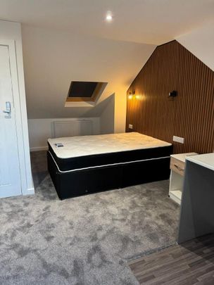 6 bedroom end of terrace house to rent - Photo 1