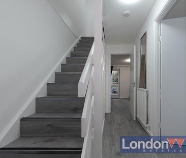 2 bedroom mews to rent - Photo 1