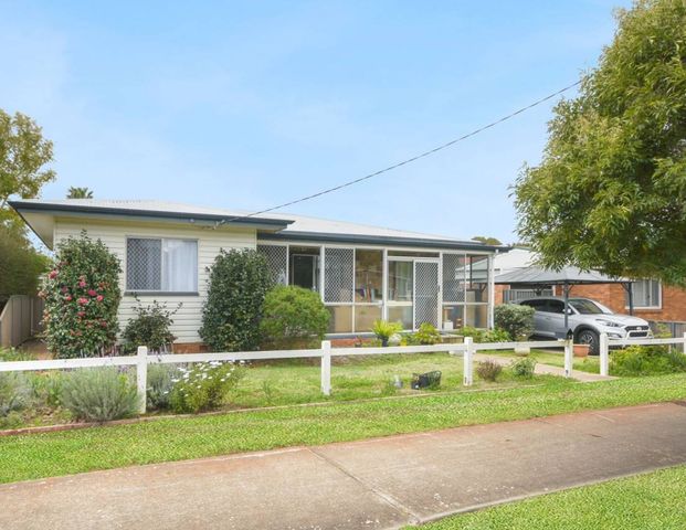 PERFECT HOME IN QUIET STREET CLOSE TO CBD - Photo 1