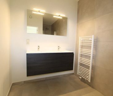 RECENT GELIJKVLOERS APPARTEMENT MET GROOT TERRAS EN AUTOSTAANPLAATS - Photo 6