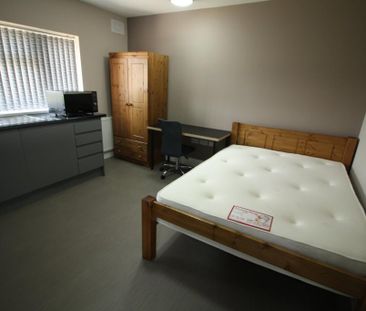 5 bedroom terraced house to rent - Photo 1
