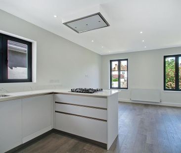 3 bedroom flat to rent - Photo 5