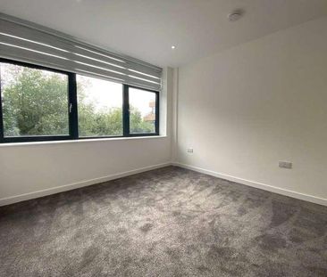 London Road, Staines-upon-thames, Surrey, TW18 - Photo 2