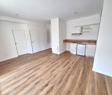 Location Appartement 2 pièces 42m² LES SABLES D’OLONNE 85340 - Photo 2