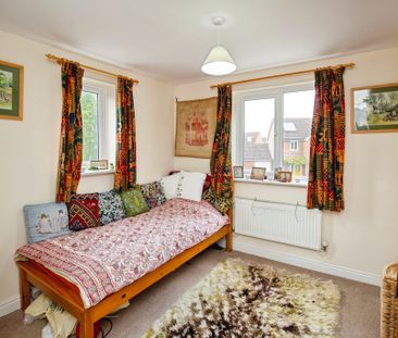 4 bedroom Detached House to let - Photo 3