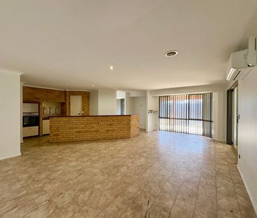 Spacious Family Home with Huge Workshop - Photo 3