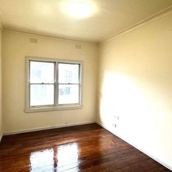 3 Bed House For Lease in Mordialloc: within 1km to the beach! - Photo 1