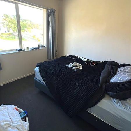 Spacious Two level Townhouse! - Photo 2