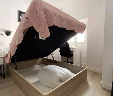 Room in a shared 9-bedroom apartment for rent in Sol - Foto 4