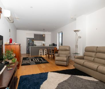 Modern 3-Bedroom Apartment with Stunning Views! - Photo 5