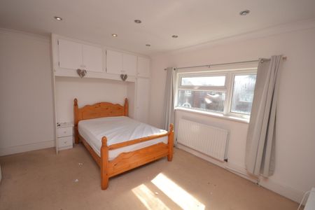 1 bed Mid Terraced House for Rent - Photo 2