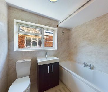 4 bedroom detached house to rent - Photo 5