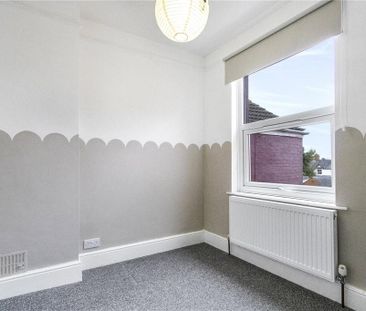 3 bedroom end of terrace house to rent - Photo 5