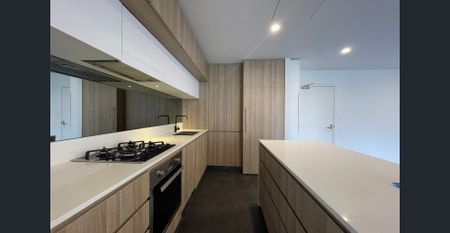 Spacious Two Bedroom Apartment in Great Location - Level 3 - Photo 5