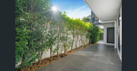 GROUND FLOOR APARTMENT IN PRIME ASCOT LOCATION! - Photo 2