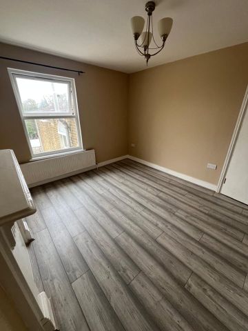 2 Bed Flat, High Street North, E12 - Photo 3